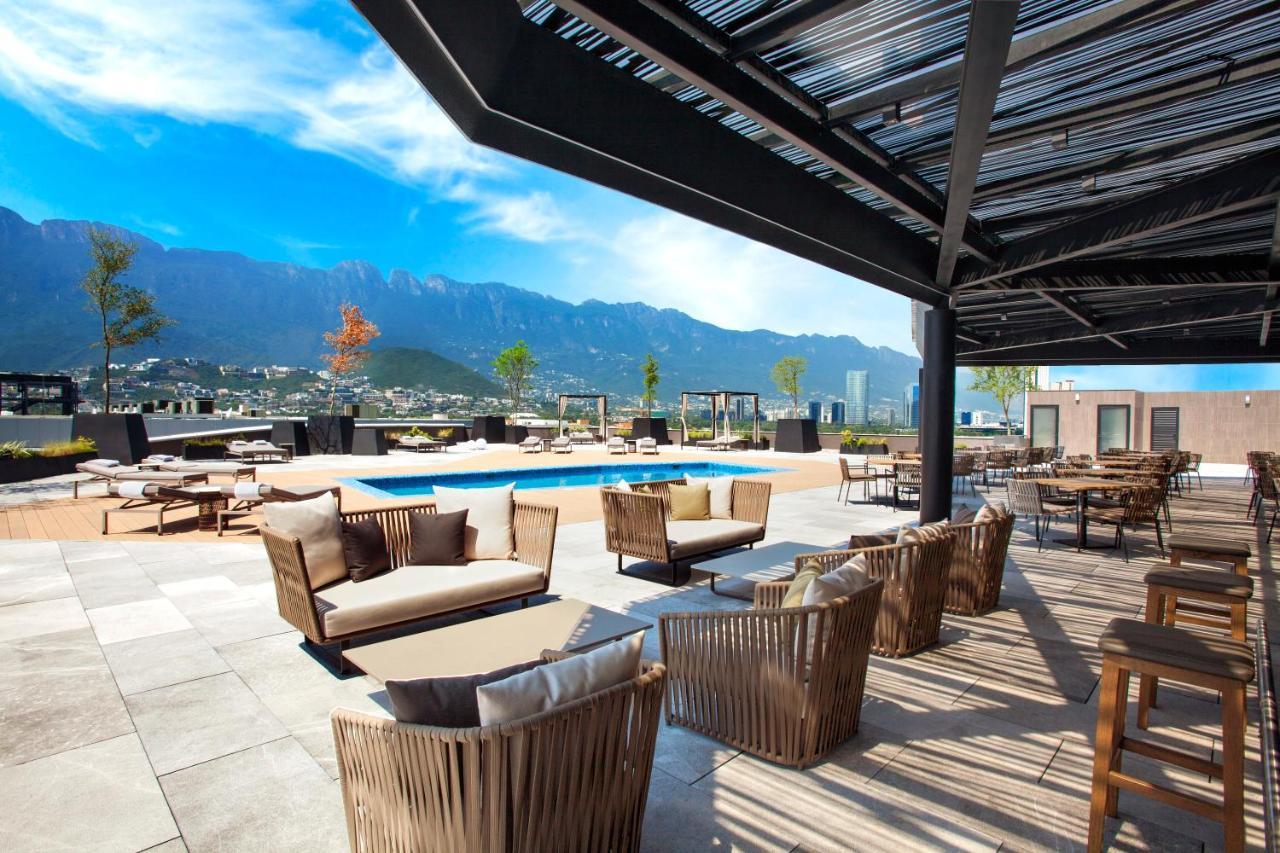 Camino Real Fashion Drive Monterrey Hotel San Pedro Garza Garcia Eksteriør billede The hotel's rooftop pool