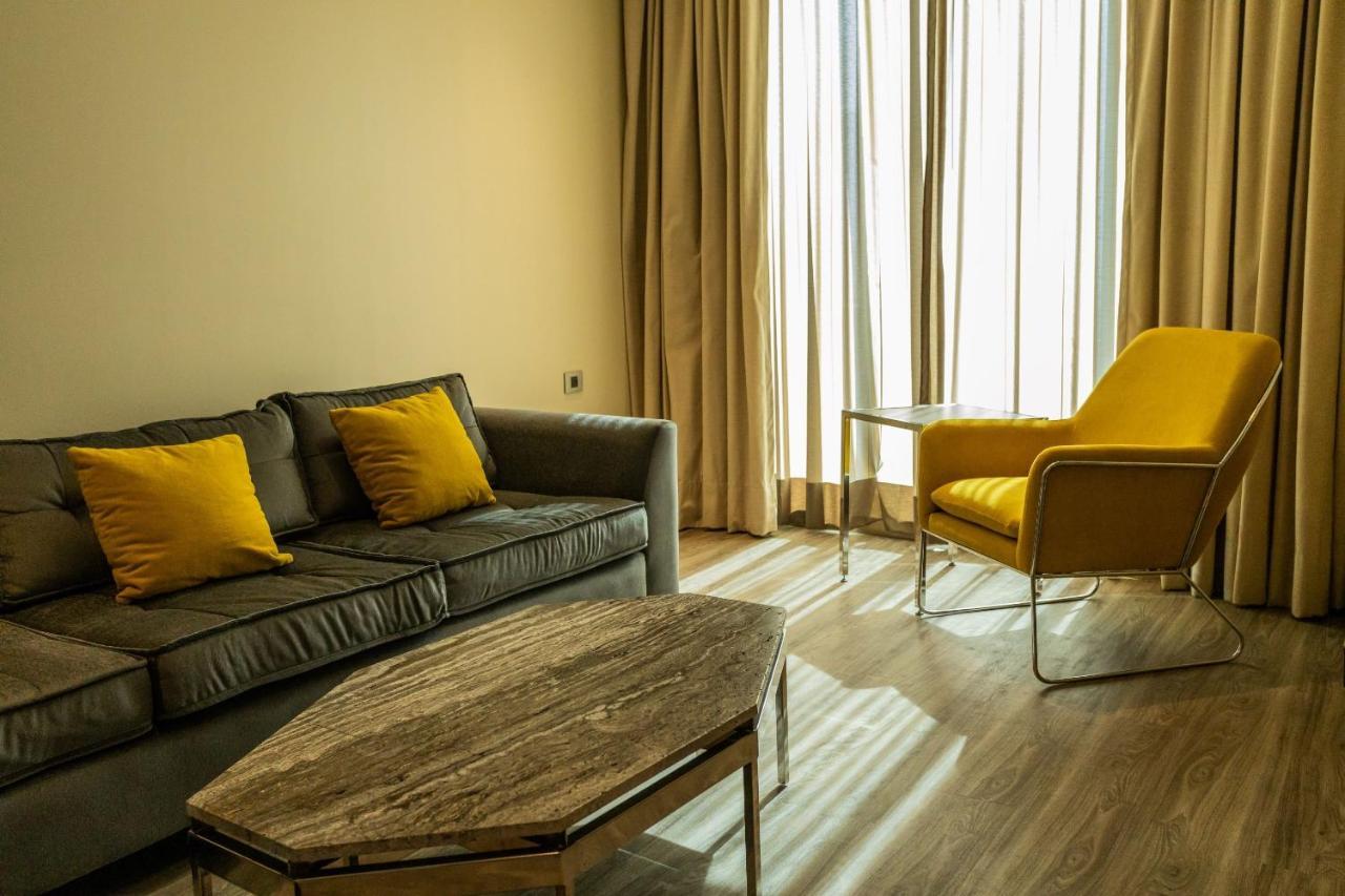 Camino Real Fashion Drive Monterrey Hotel San Pedro Garza Garcia Eksteriør billede A living room at the hotel