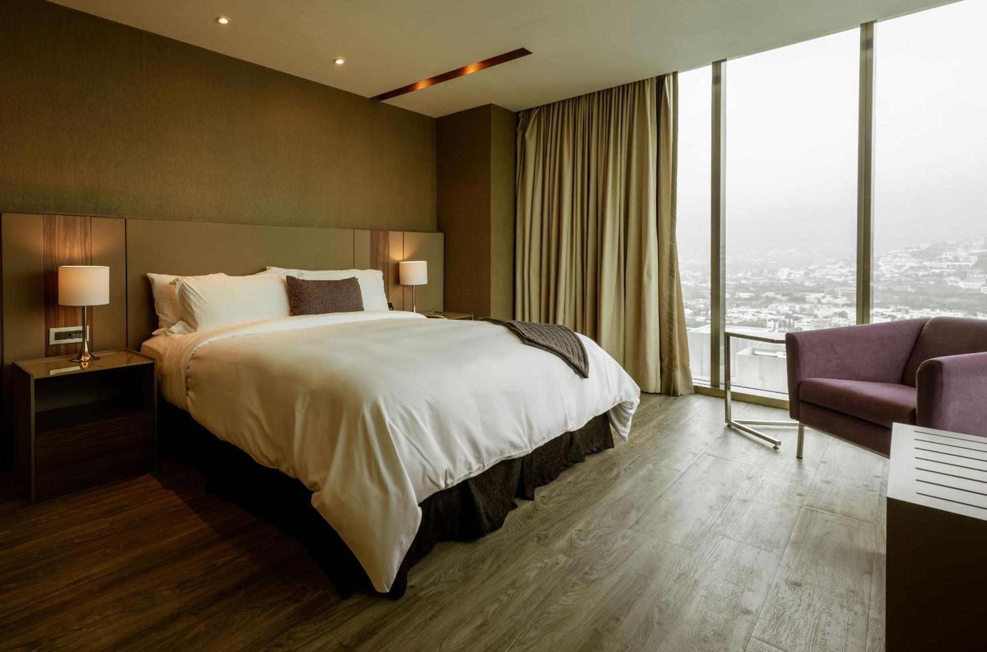 Camino Real Fashion Drive Monterrey Hotel San Pedro Garza Garcia Eksteriør billede A bedroom at the hotel