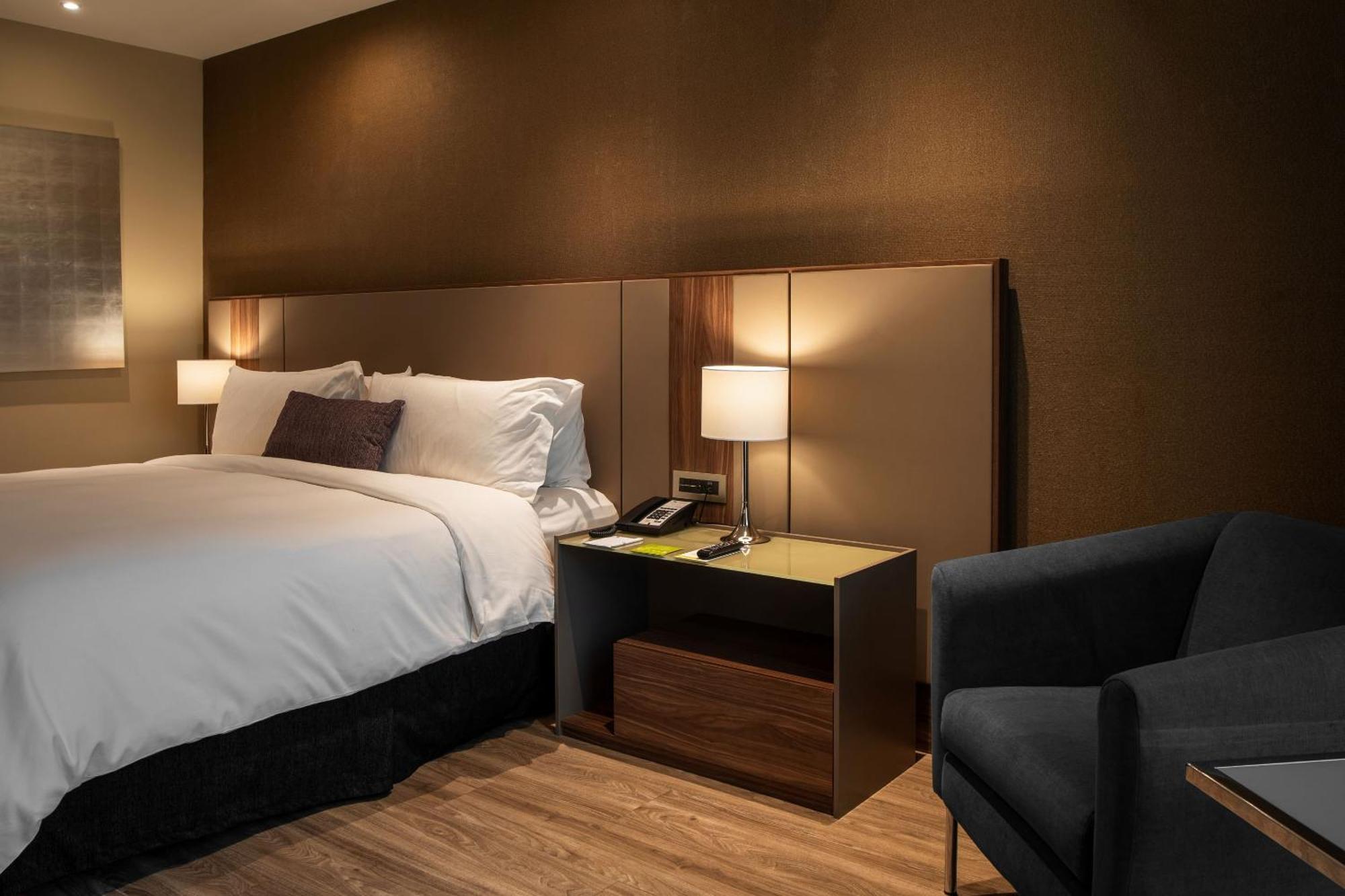 Camino Real Fashion Drive Monterrey Hotel San Pedro Garza Garcia Eksteriør billede A room at the hotel