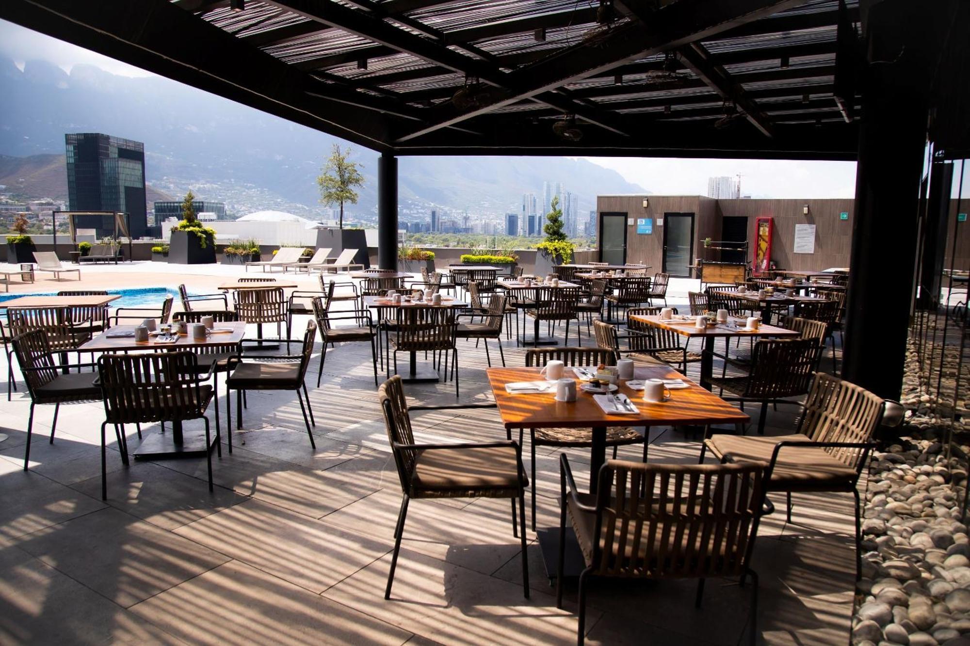 Camino Real Fashion Drive Monterrey Hotel San Pedro Garza Garcia Eksteriør billede Rooftop restaurant