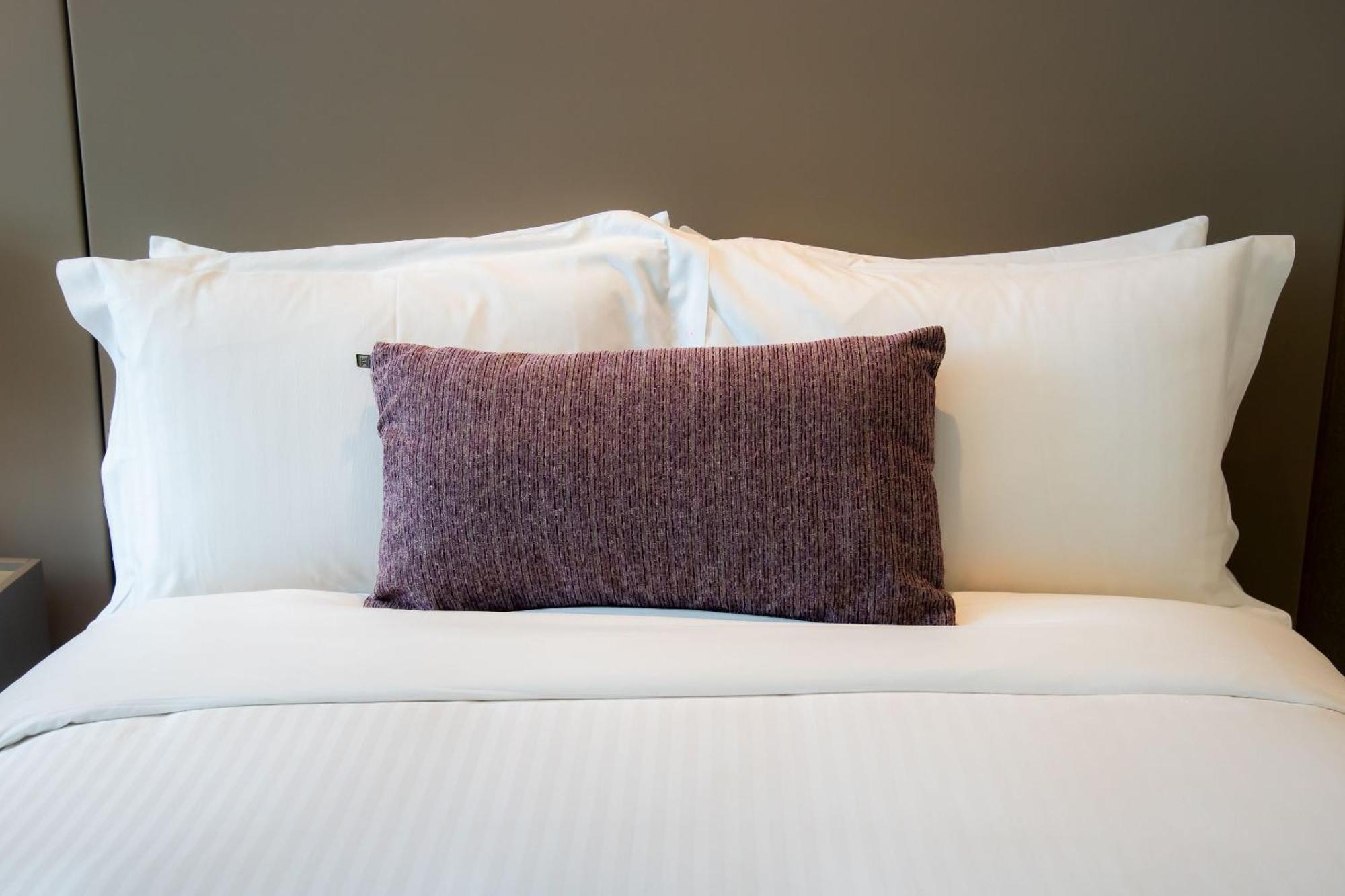 Camino Real Fashion Drive Monterrey Hotel San Pedro Garza Garcia Eksteriør billede A bed with pillows