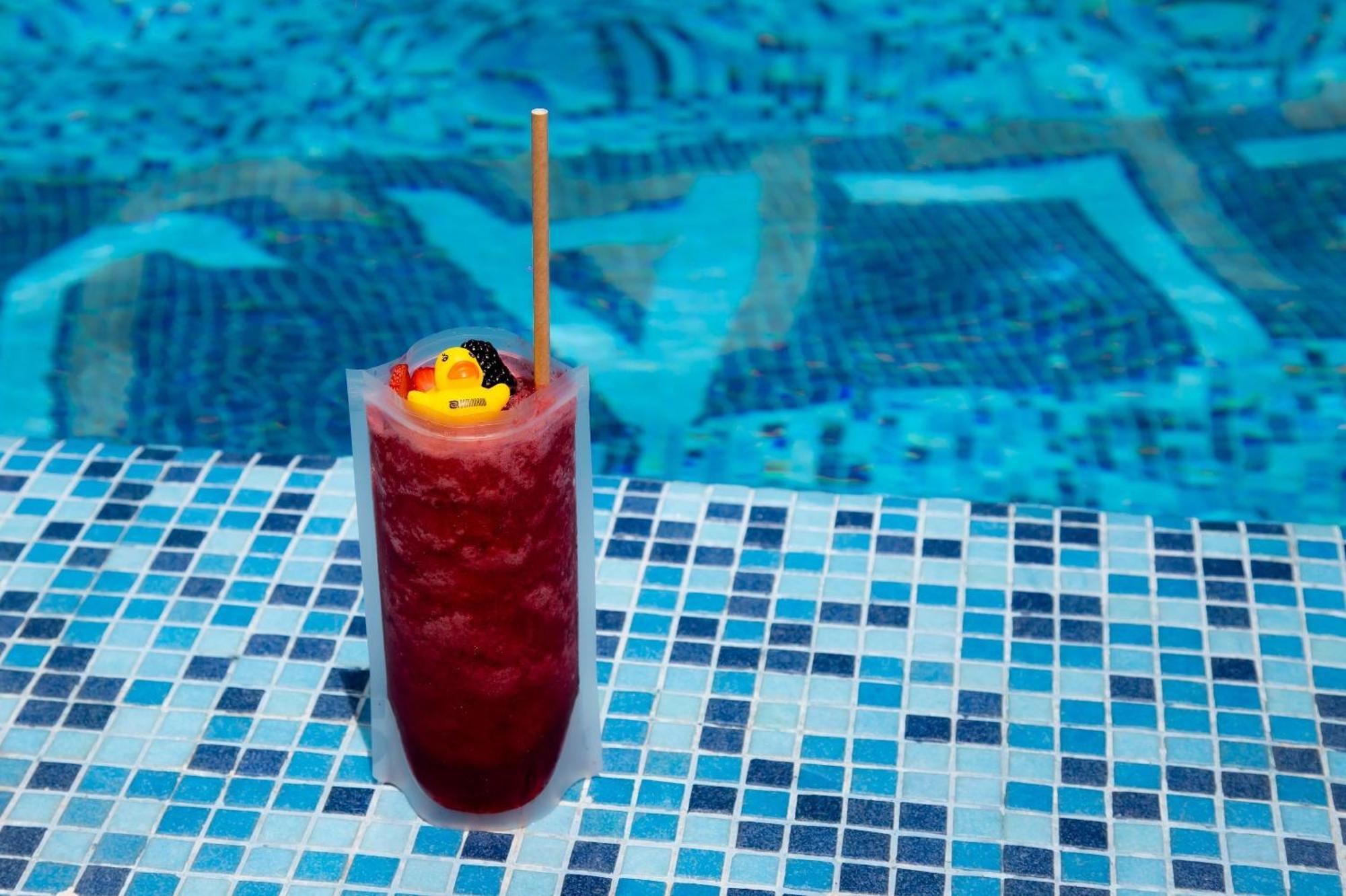 Camino Real Fashion Drive Monterrey Hotel San Pedro Garza Garcia Eksteriør billede A frozen strawberry margarita