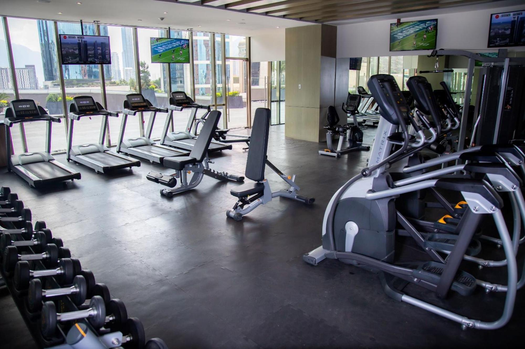 Camino Real Fashion Drive Monterrey Hotel San Pedro Garza Garcia Eksteriør billede A gym in a hotel